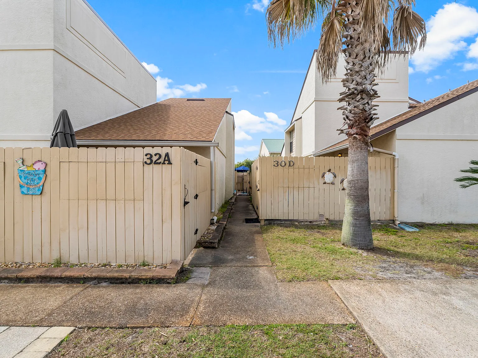 2 bed, 940 sqft, $2,400 — Photo 2