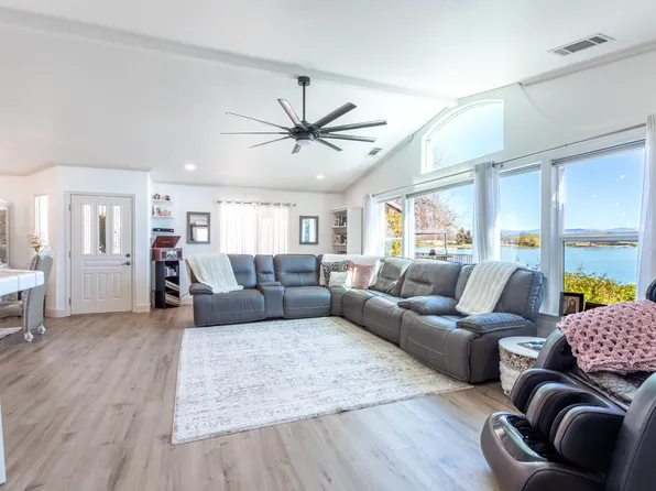 19046 Shoreline Dr, Cottonwood, CA 96022