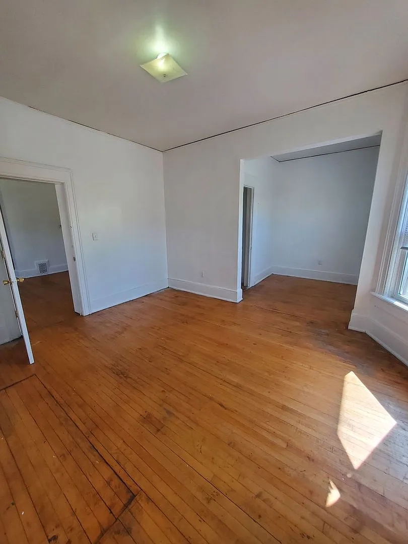 2478-2480 W Juneau Ave. (Duplex) — Photo 4
