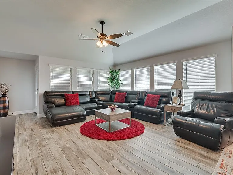 2210 Moon Dance Ln — Photo 28