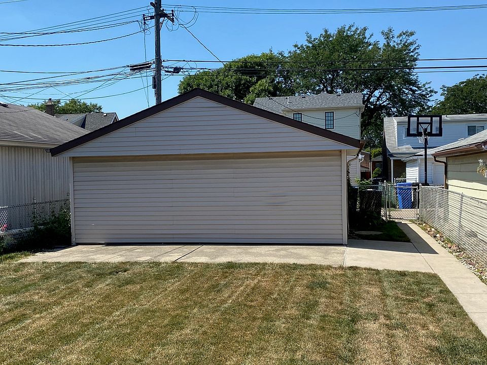 2nd image of 5136 S Leclaire Ave