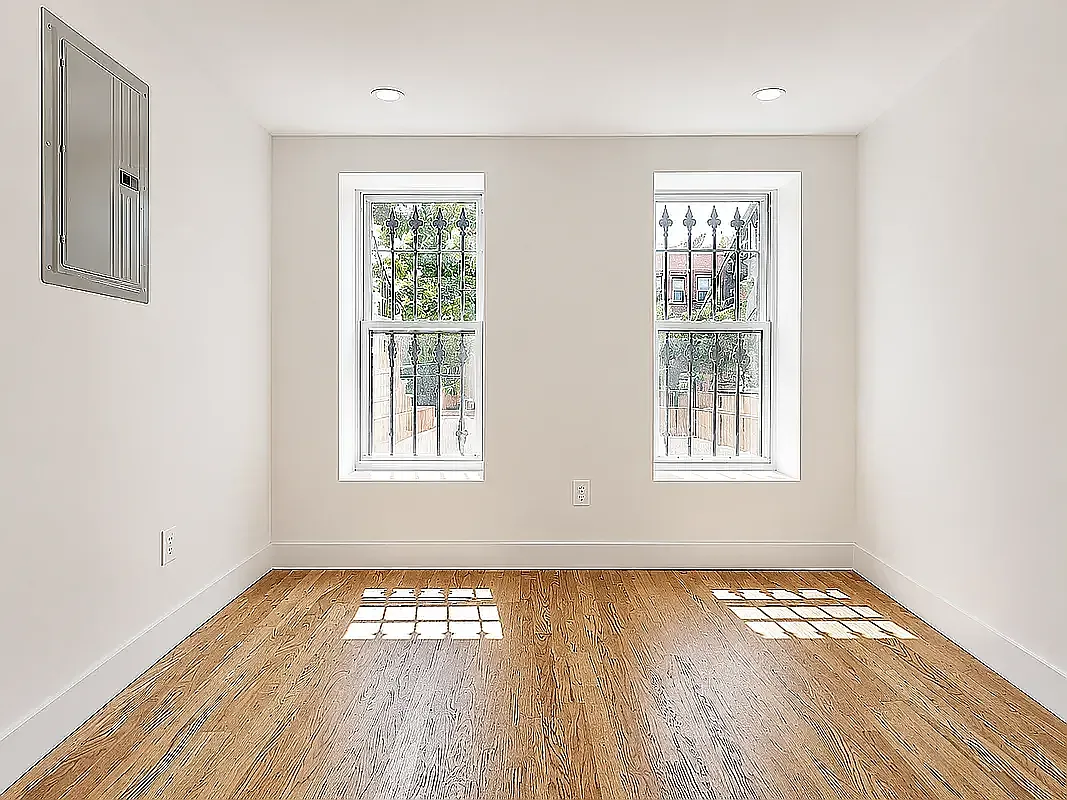 235 Lexington Avenue — Photo 2