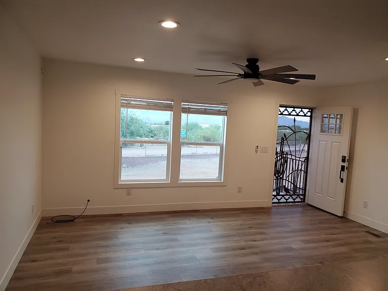 FRONT ROOM
