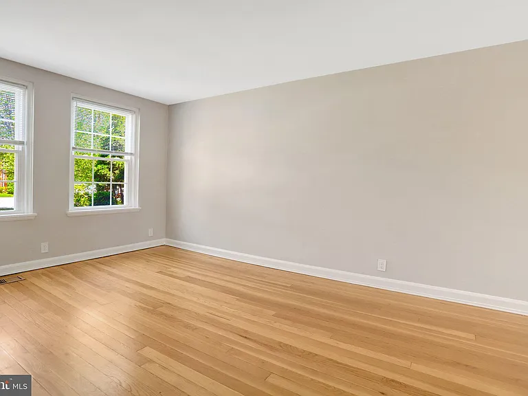 3267 S Stafford St — Photo 23