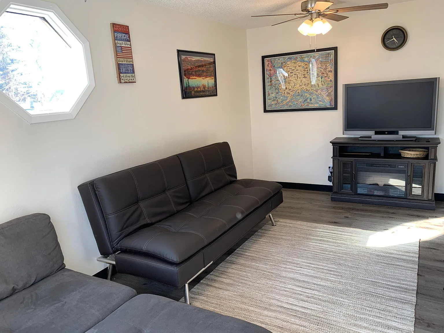 1424 Orca St — Photo 3