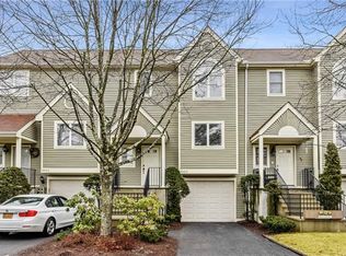 2003 Regent Dr, Mount Kisco, NY 10549