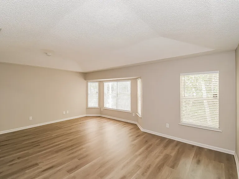 9616 Clinton Corners Dr — Photo 3