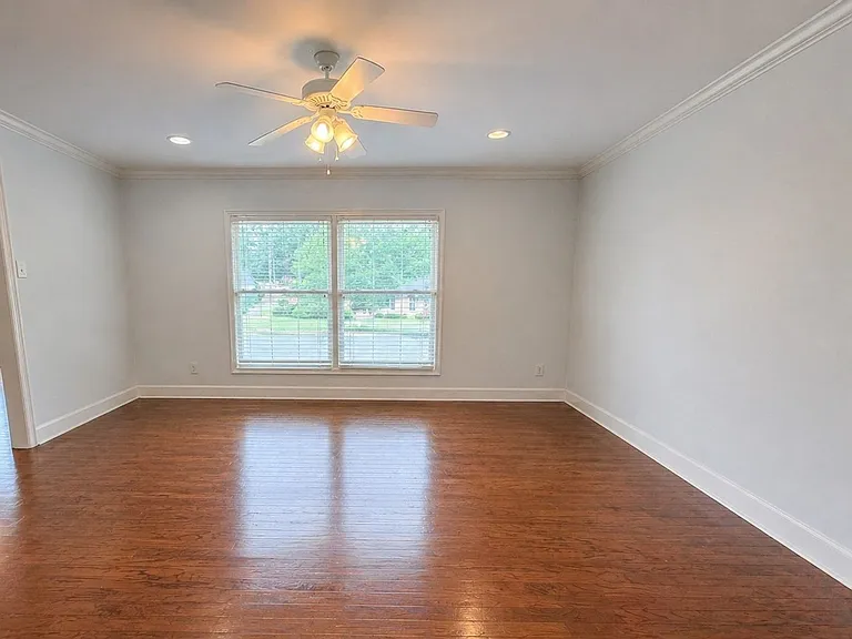 2311 Pinecliff Dr — Photo 4