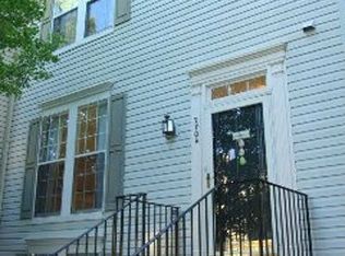 7704 Effingham Sq, Alexandria, VA 22315