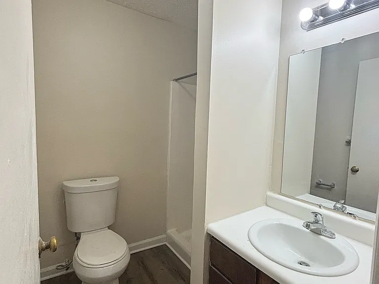1123 Southwood Dr #4 — Photo 8