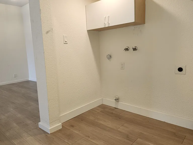 402 S Laurel St — Photo 14