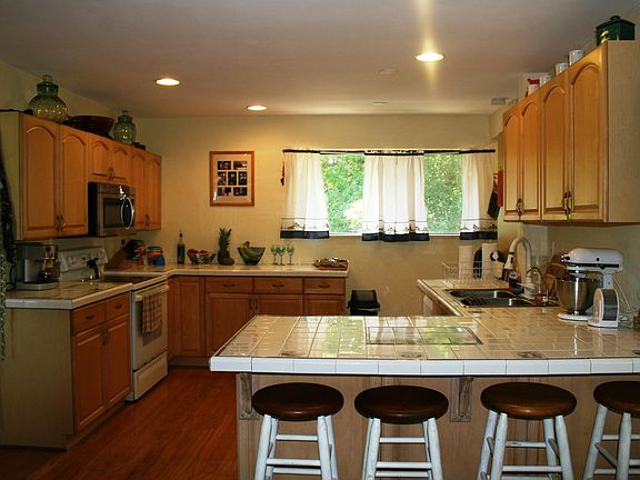 3rd image of 1182 A Palm Villa Ave