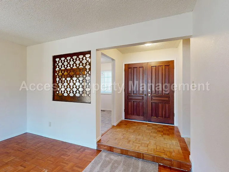 1441 Montclair Dr — Photo 18