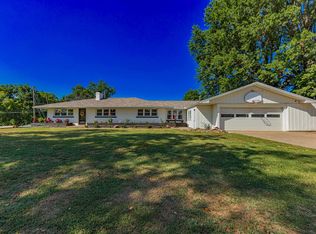 6121 Lake Shore Dr, Evansville, IN 47720