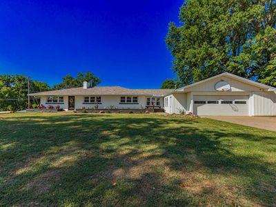 6121 Lake Shore Dr, Evansville, IN, 47720