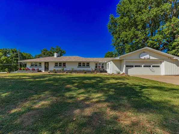 6121 Lake Shore Dr, Evansville, IN 47720