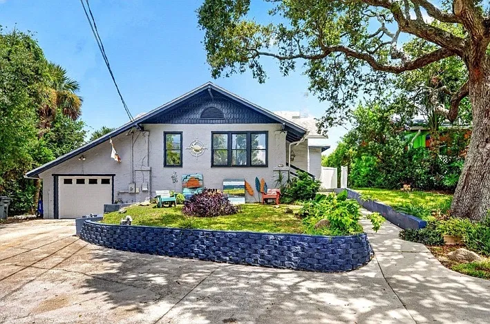 929 N Oleander Ave