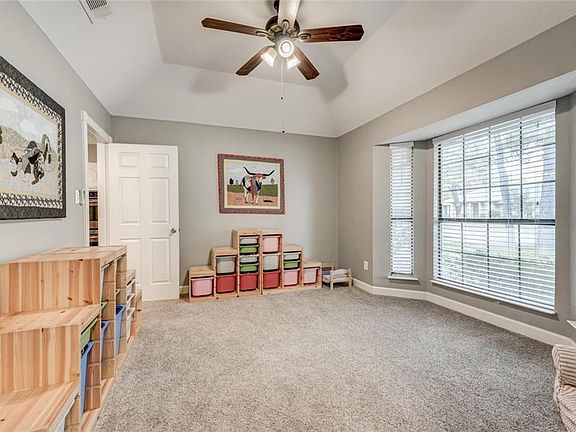 3rd image of 412 Merriman Dr