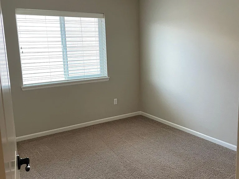 21618 SW Derby Ter — Photo 35