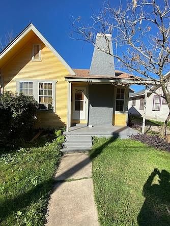 1st image of 525 W Gramercy Pl