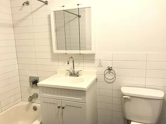 Rented by Zjama Realty Corp | media 5