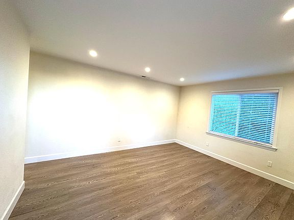 4th image of 3040 Muirfield Cir #A