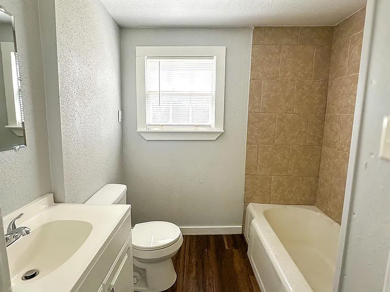221 2nd Ave N #2 — Photo 8