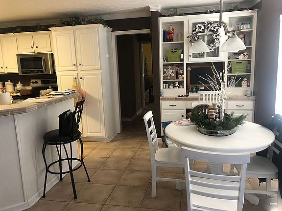 Kitchen/Breakfast Nook