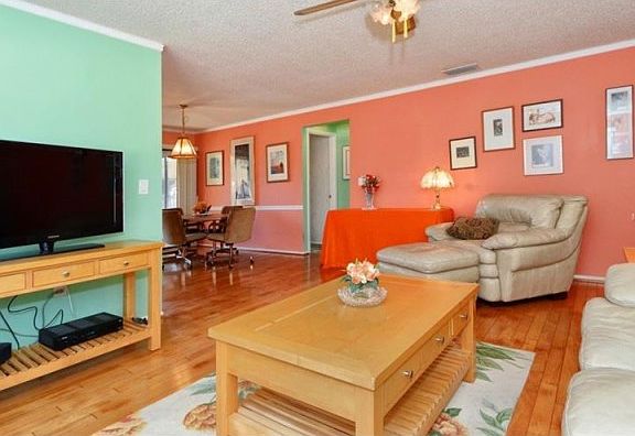 4th image of 1061 Bacon Ave