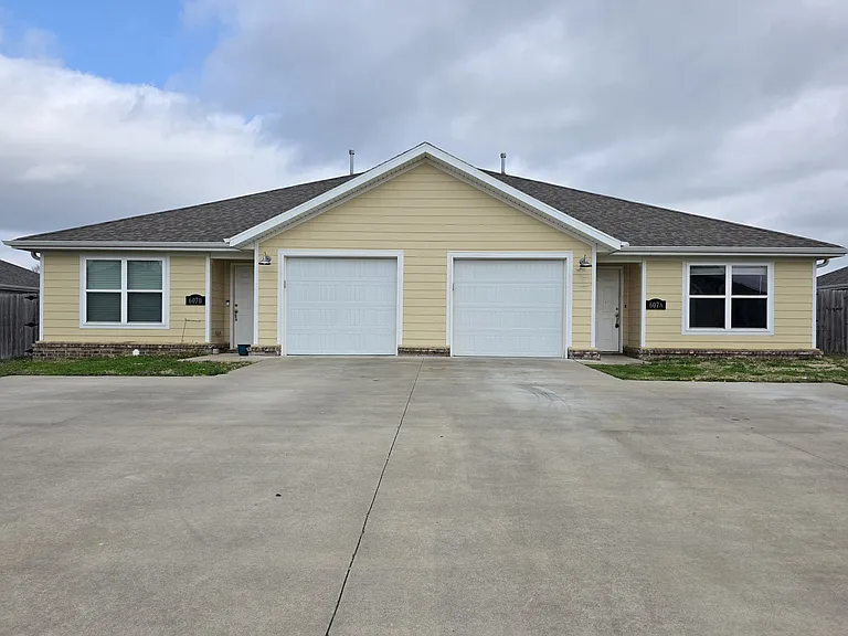 603 W Christopher Dr #A — Photo 1