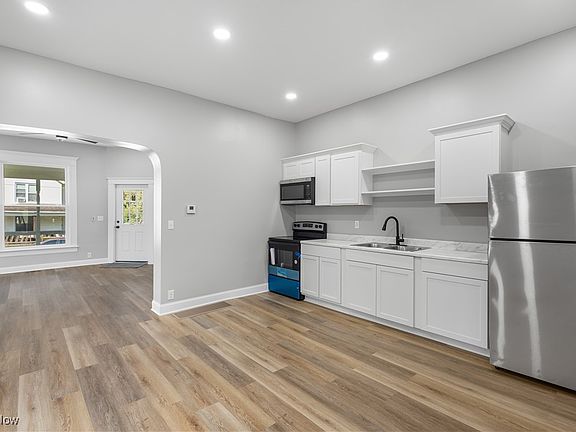 4th image of 404 Abington Ave