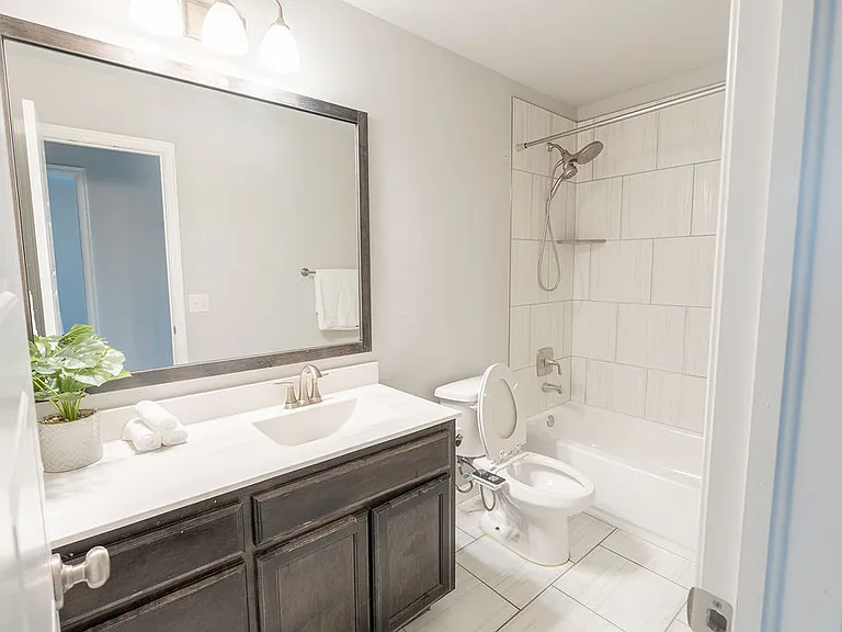 15708 Vermillion Dr — Photo 7