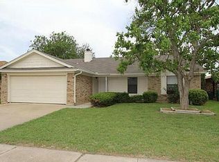 724 Pebblebrook Dr, Watauga, TX 76148