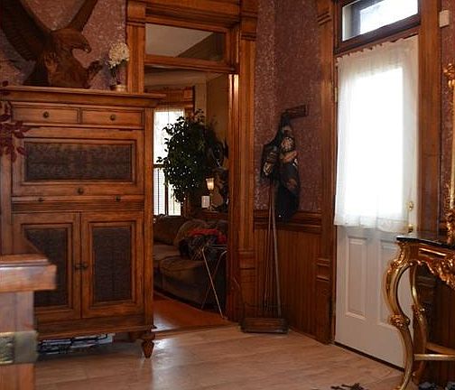 4th image of 298 Crawford St