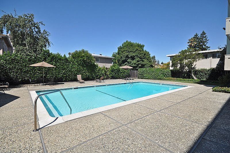 2nd image of 1458 Hudson St APT 105