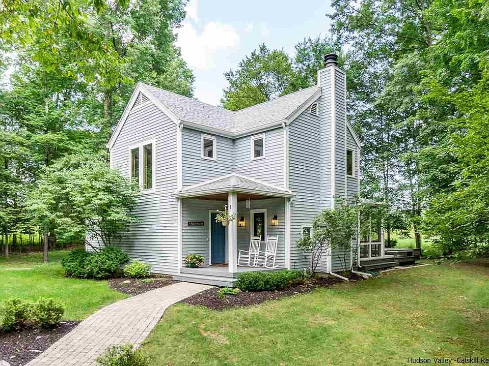 1st image of 8 Outlook Farm Dr