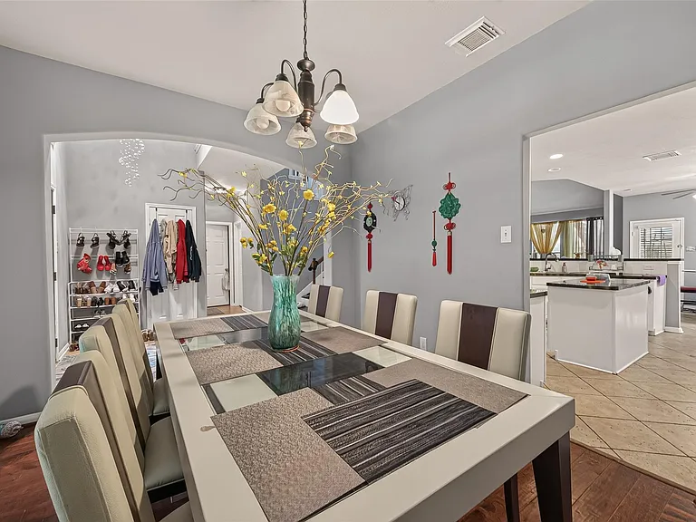 8910 Aberdeen Park Dr — Photo 7