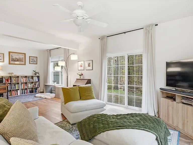 4 Marion Ave #4 — Photo 10