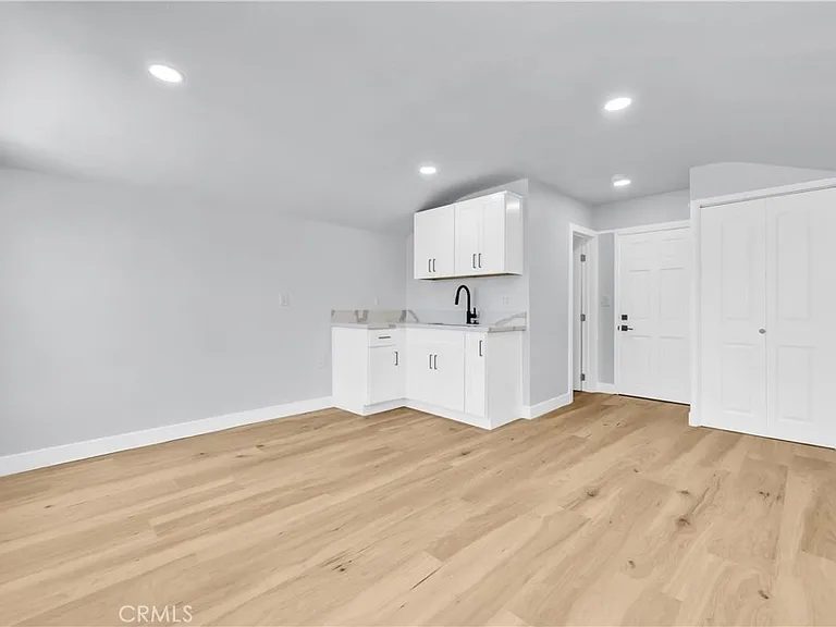 114 N Cornell Ave — Photo 3