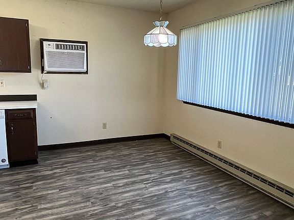 4th image of 933 N Baker Ave #8