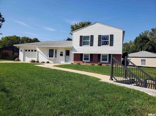 1601 Holiday Dr, Pekin, IL 61554