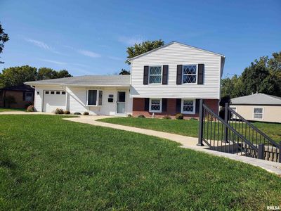 1601 Holiday Dr, Pekin, IL, 61554