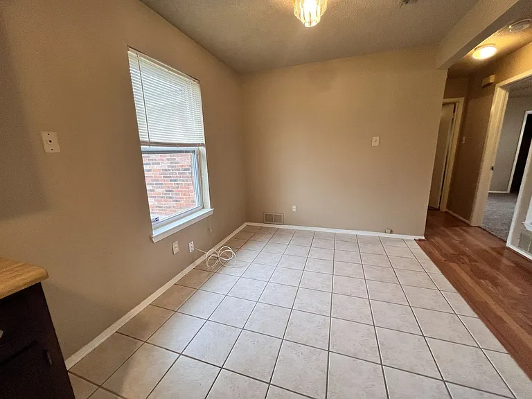2110 Lago Trl — Photo 10
