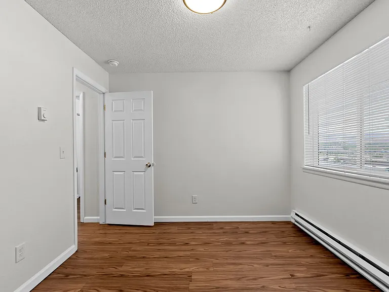1535 Poplar Dr #10 — Photo 17