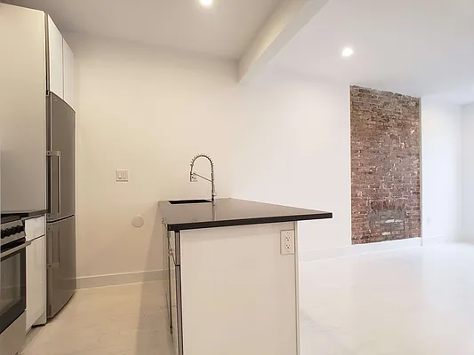 Rented by EXR | media 9