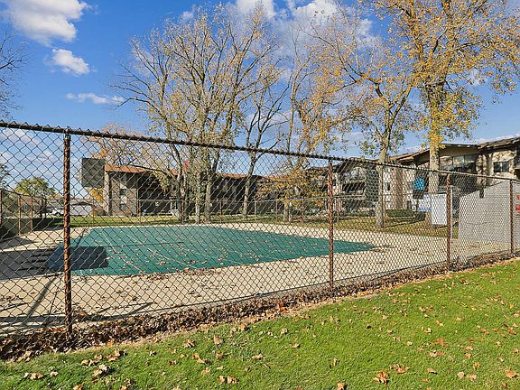 4th image of 5009 135th St APT 20