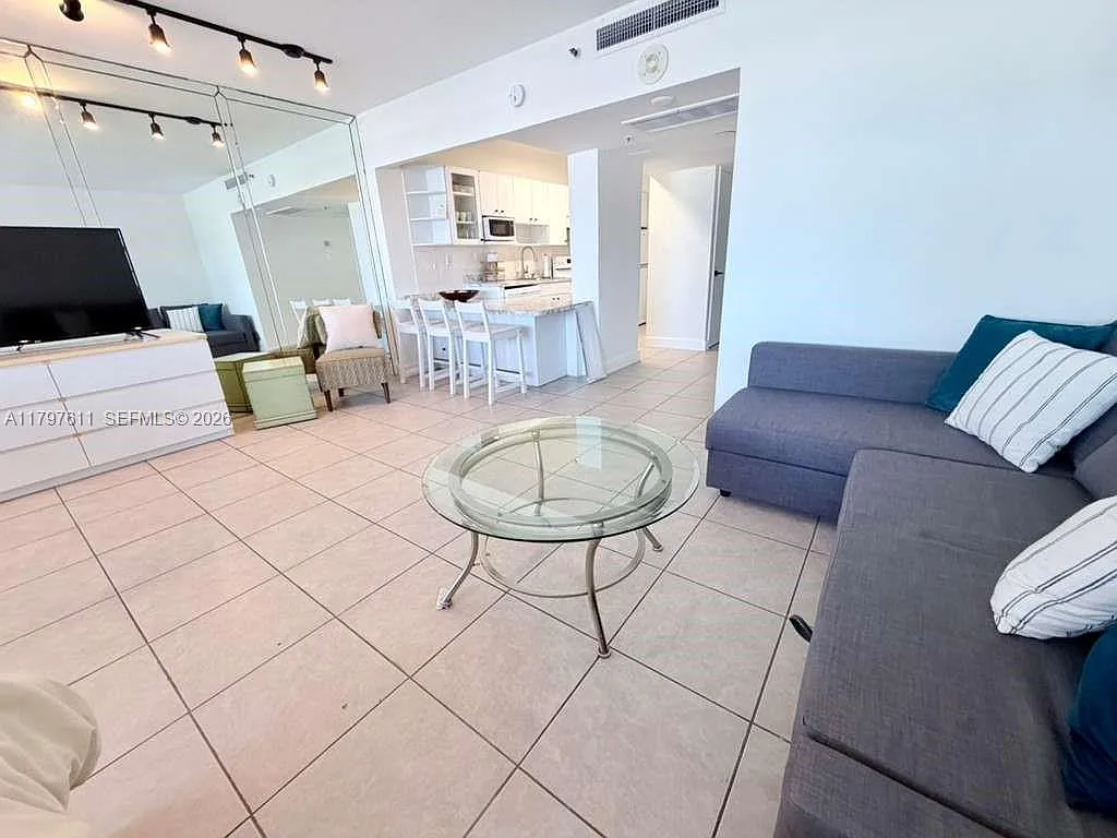The Decoplage Condo — Photo 3