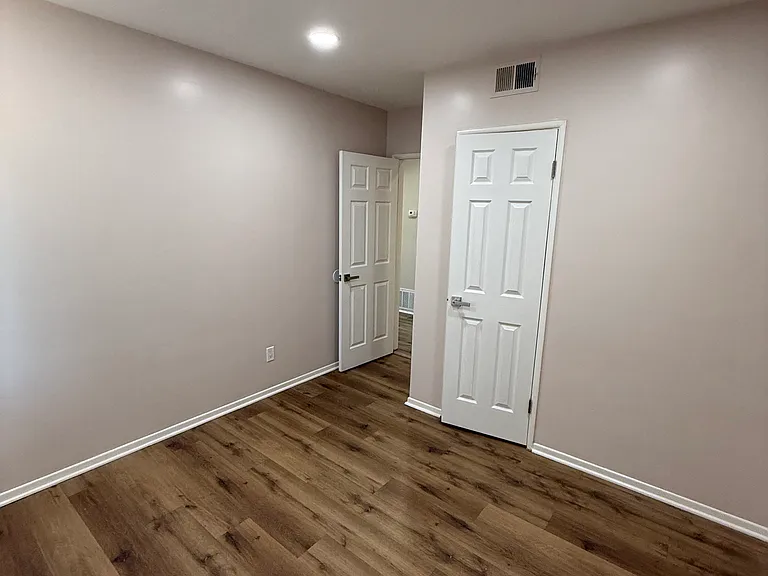 22861 Saticoy St — Photo 6
