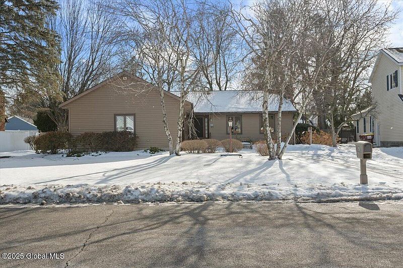 2nd image of 37 Huntleigh Drive