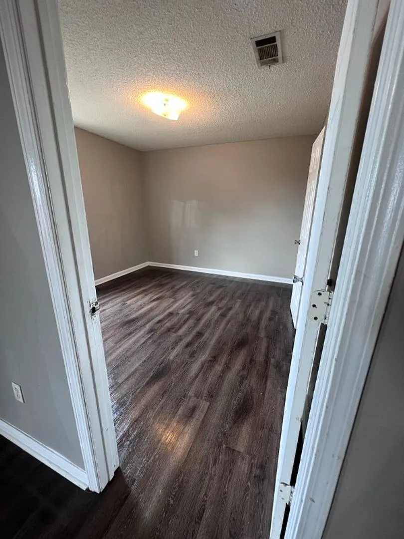 Ivie Lane Apartments — Photo 4